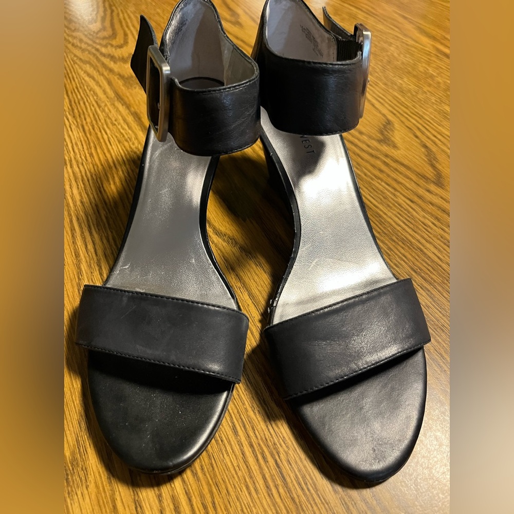 Nine West Size 8.5 Black Leather Sandals
